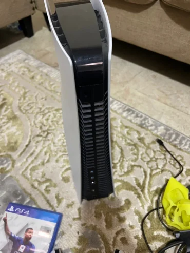 Play Station 5 (PS5) Disc with 2 Controllers