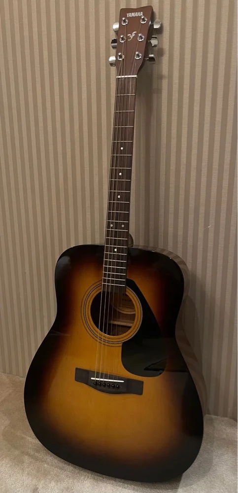 Yamaha Folk Guitar