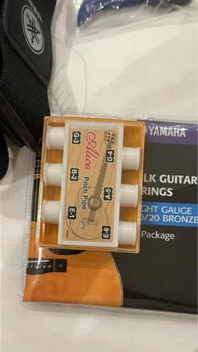 Yamaha Folk Guitar