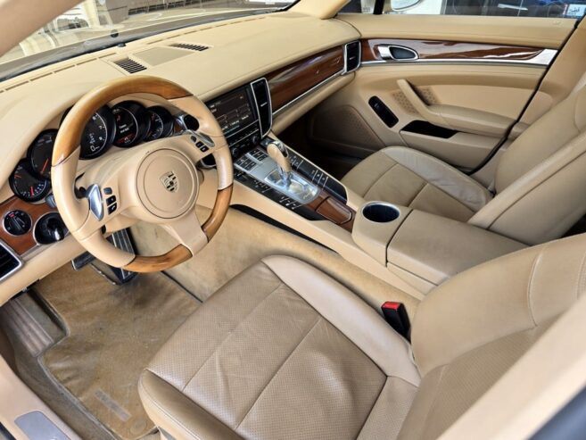PORSGHE PANAMERA 2012