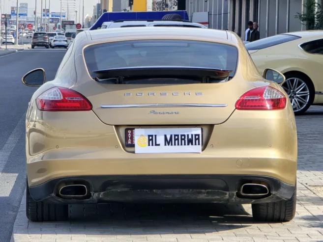 PORSGHE PANAMERA 2012