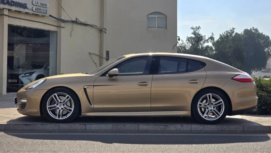 PORSGHE PANAMERA 2012