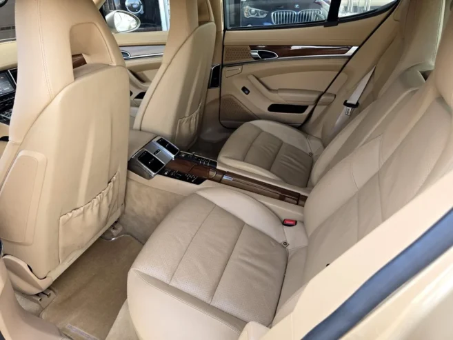 PORSGHE PANAMERA 2012
