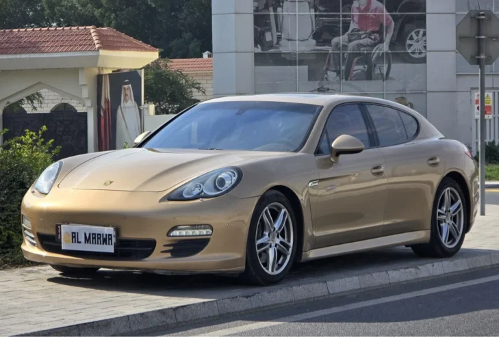 PORSGHE PANAMERA 2012