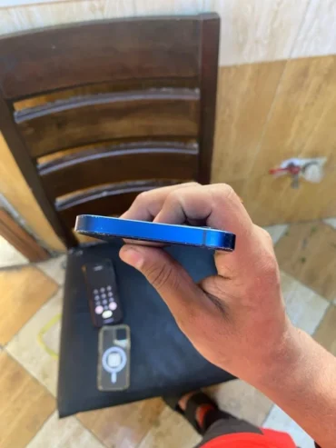 Apple iPhone 12