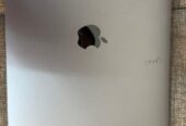 MacBook Pro (13-inch, M2, 2022)