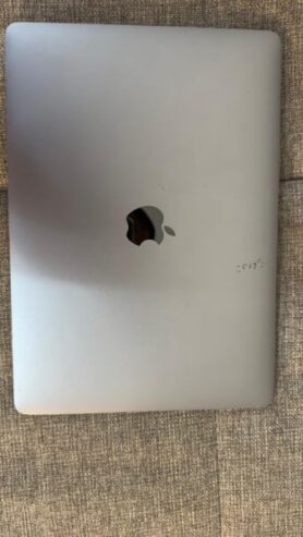 MacBook Pro (13-inch, M2, 2022)