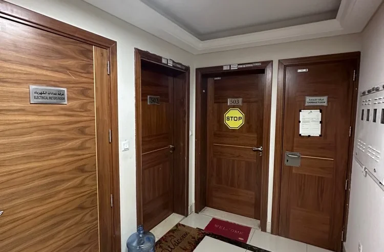 metro Doha 1bhk-half furniture