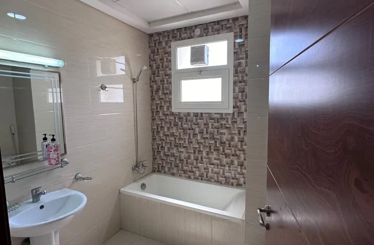 metro Doha 1bhk-half furniture