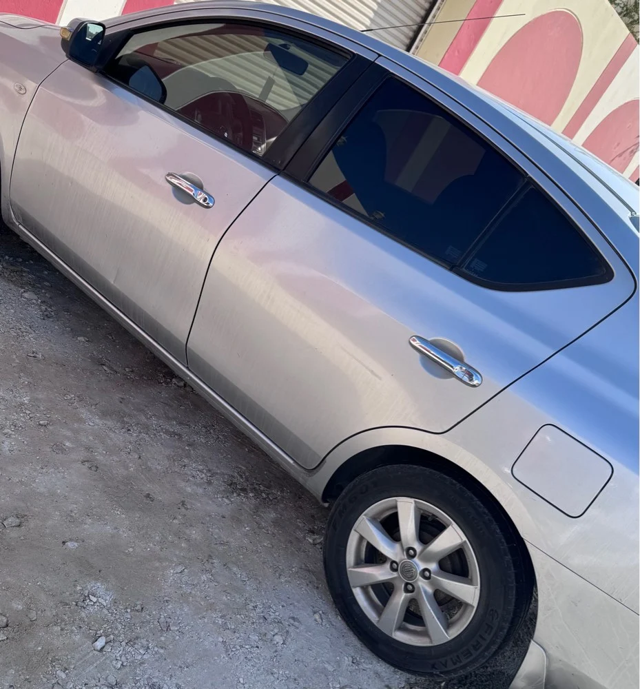 Nissan Sunny 2012