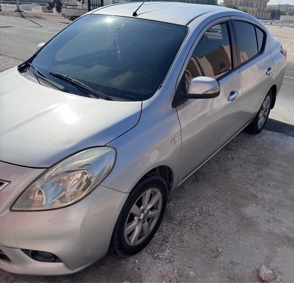 Nissan Sunny 2012