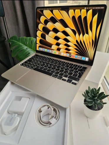 Apple Macbook Air 15″ M3 512GB Starlight