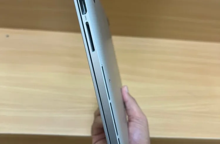 MacBook Pro (13-inch, i5) 512GB SSD