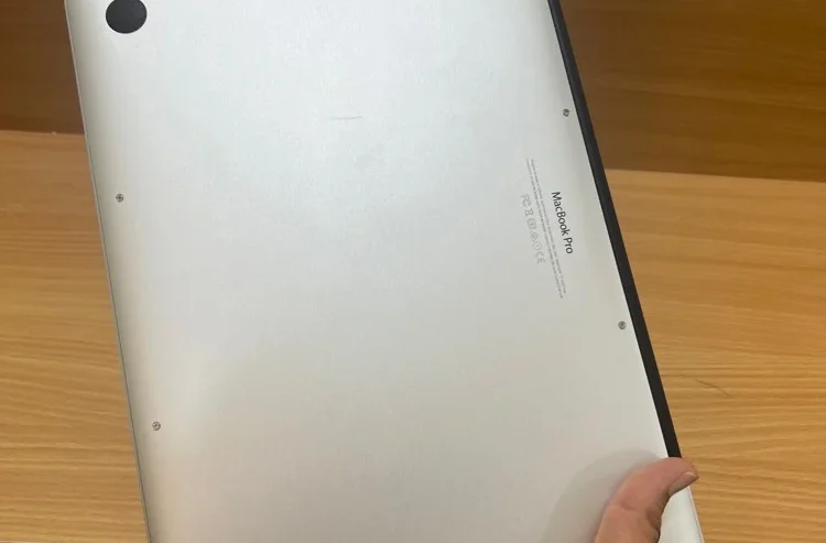 MacBook Pro (13-inch, i5) 512GB SSD