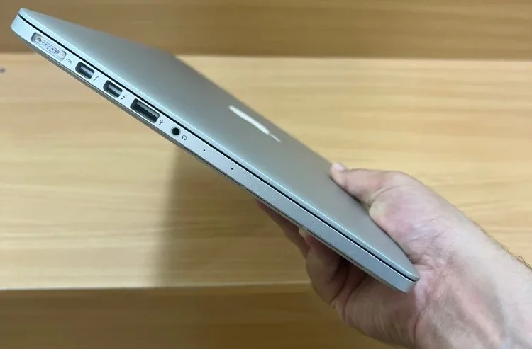 MacBook Pro (13-inch, i5) 512GB SSD