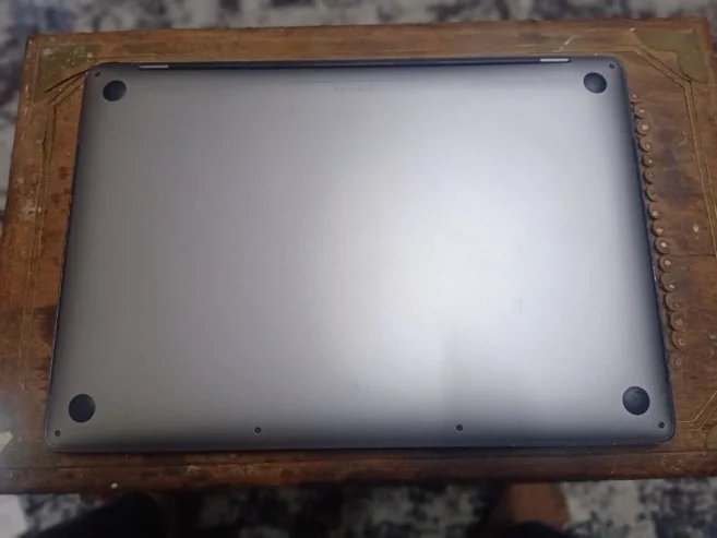 MacBook Pro (15-inch, 2017) A1707 Touch Bar