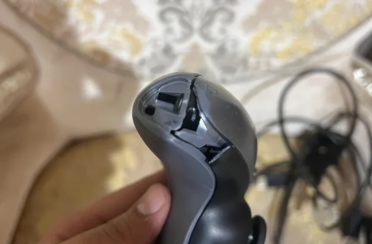 PS5 slim 1TB 2 controllers 1 game