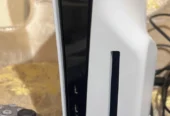 PS5 slim 1TB 2 controllers 1 game