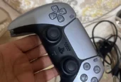 PS5 slim 1TB 2 controllers 1 game