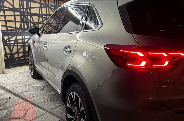 Hongqi HS5