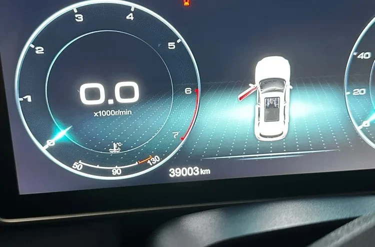 Hongqi HS5