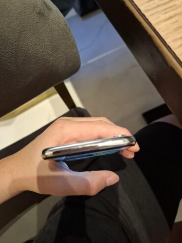 Apple iPhone X – For Sale (64 GB)