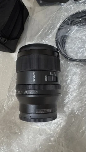 للبيع عدست سوني.       For sale: Sony lens.