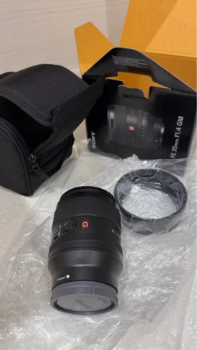 للبيع عدست سوني.       For sale: Sony lens.