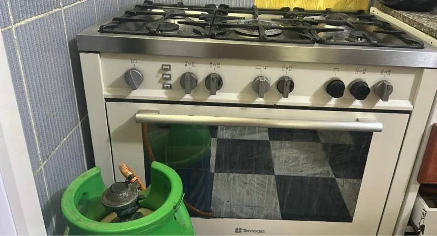 Gas cooker and Oven