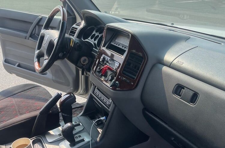 2006Mitsubishi Pajero