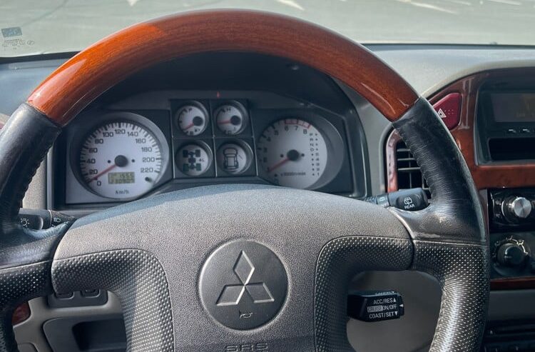 2006Mitsubishi Pajero