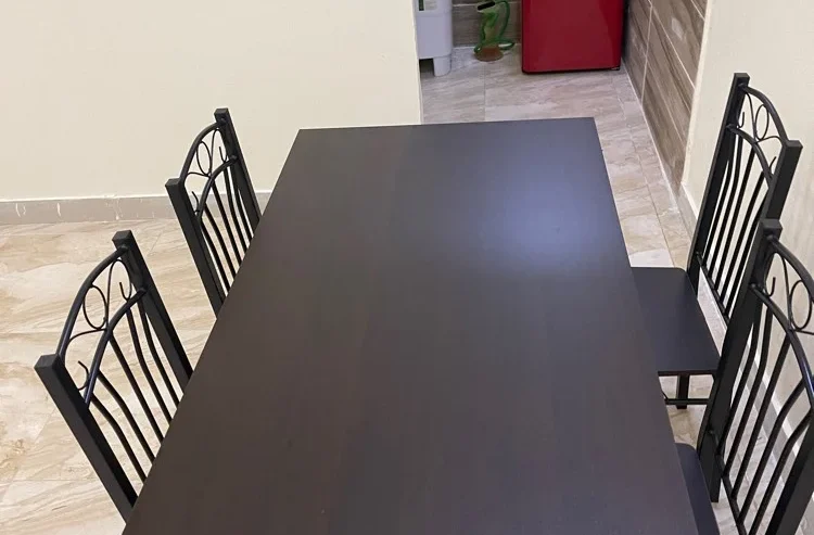 Dining table With 4 and 6 chairs