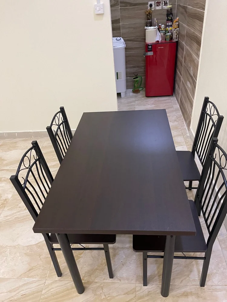 Dining table With 4 and 6 chairs