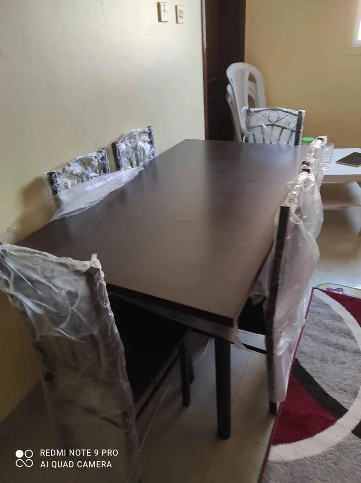 Dining table With 4 and 6 chairs