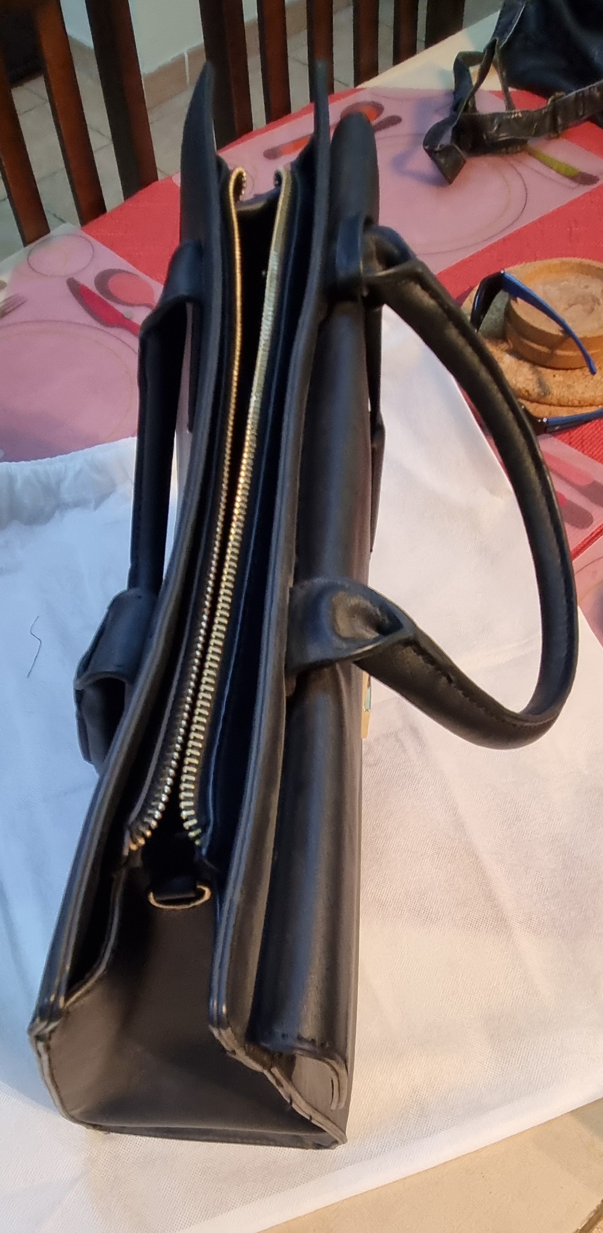 👜 ALDO Women’s Office Bag – For Sale A smart and stylish choice for work, school, or travel, this bag combines fashion and function.