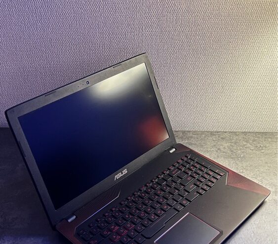 Asus laptop FX553V