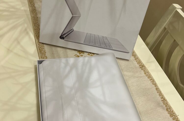 Magic Keyboard iPad 12.9 M2