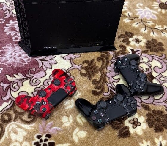 ps4 With 1 controller 500 QAR