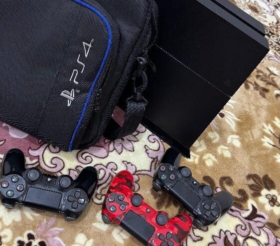 ps4 With 1 controller 500 QAR