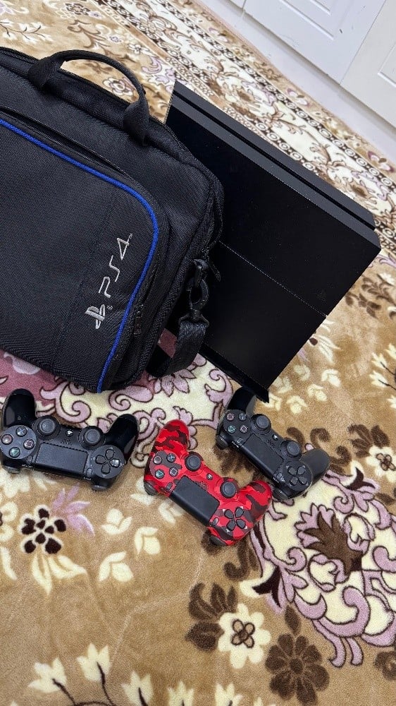 ps4 With 1 controller 500 QAR
