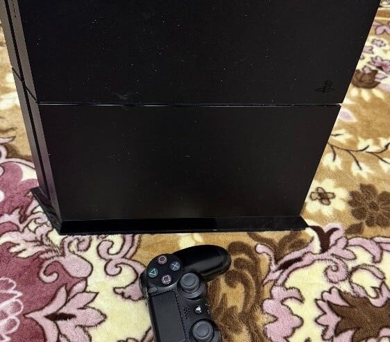 ps4 With 1 controller 500 QAR
