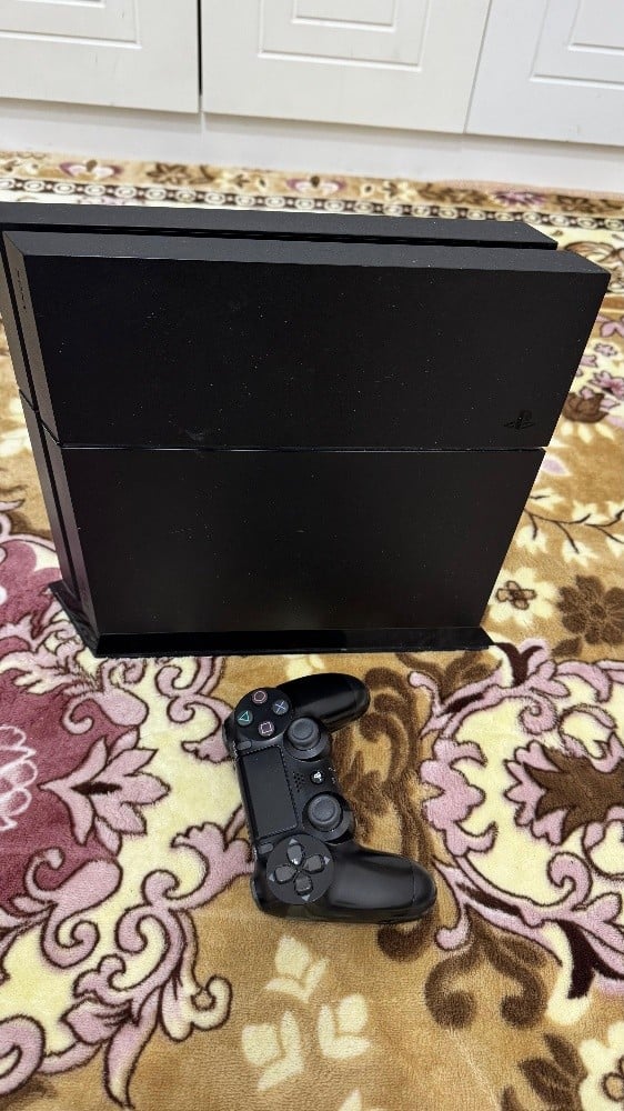 ps4 With 1 controller 500 QAR