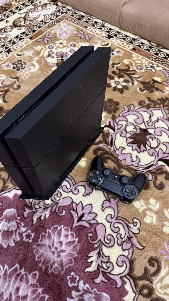 ps4 With 1 controller 500 QAR