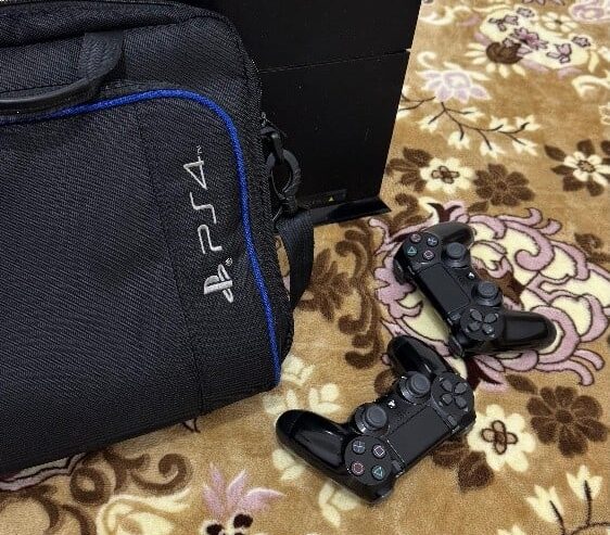 ps4 With 1 controller 500 QAR
