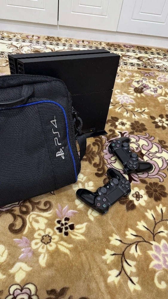 ps4 With 1 controller 500 QAR