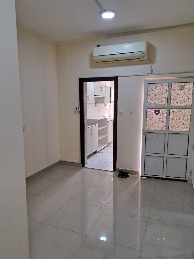 For rent apartment in Al-Aziziyah