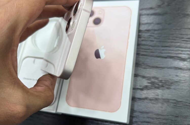 iPhone 13 pink colour