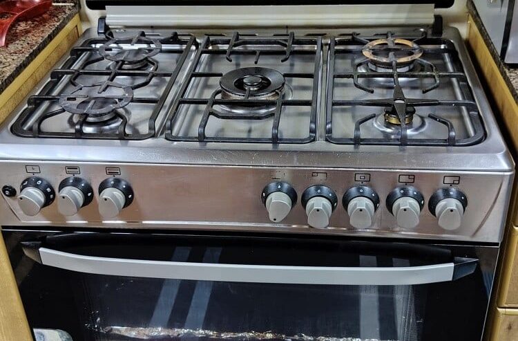 Stove with oven