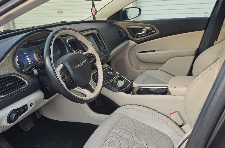 Chrysler 200C Model 2016