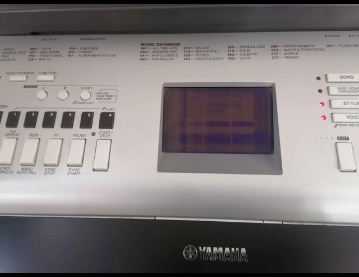 Yamaha Dgx 530 (electronic piano)